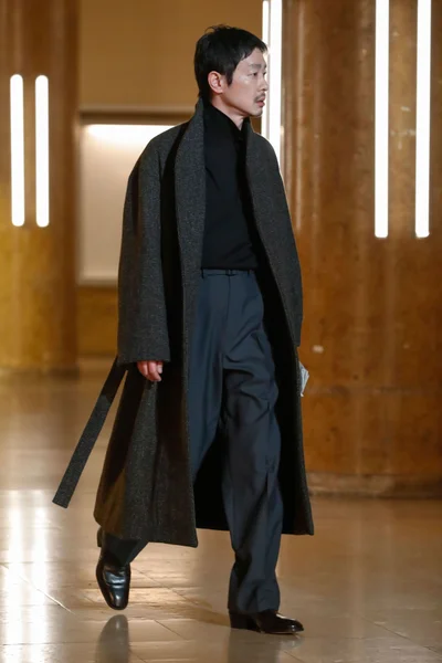 Look 11